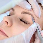 Wir bringen Ihre Augenbrauen in Form! Wir bringen Ihre Augenbrauen in Form!